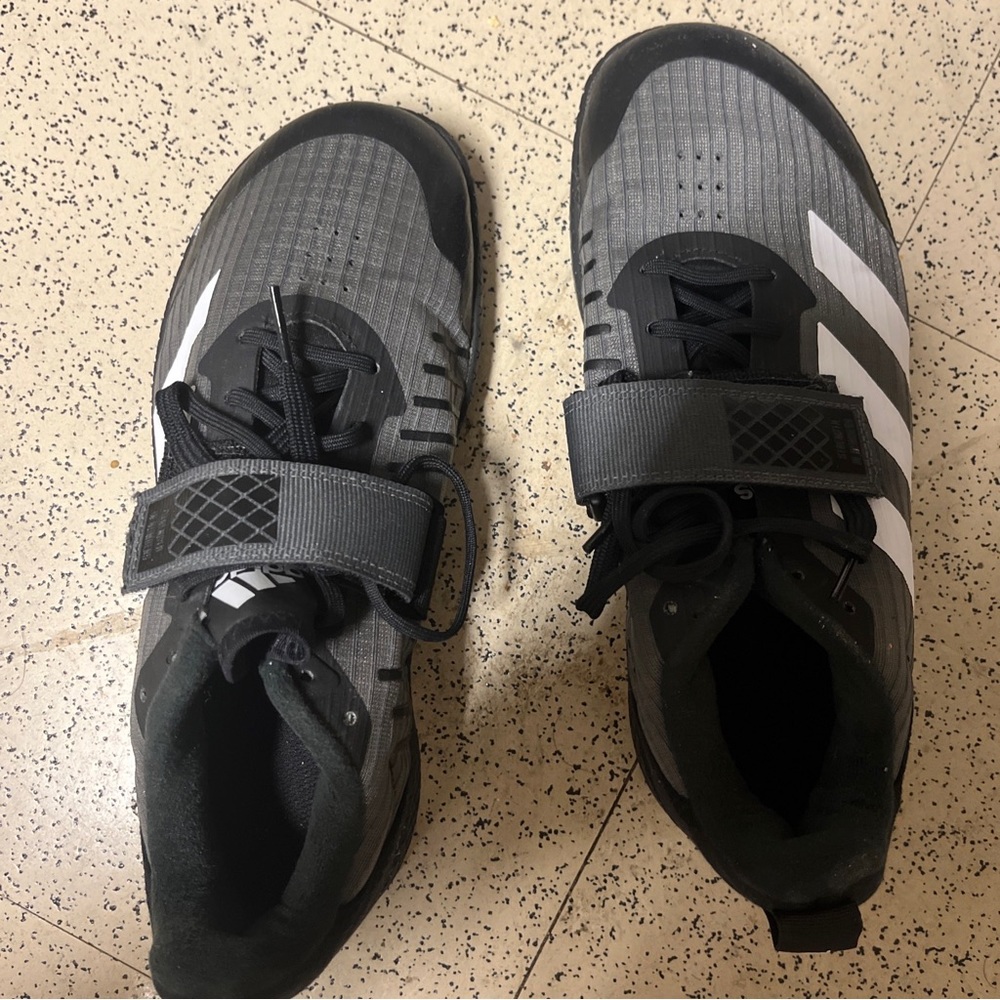 NWT Mens 5/Womens 7 Adidas Total Shoe